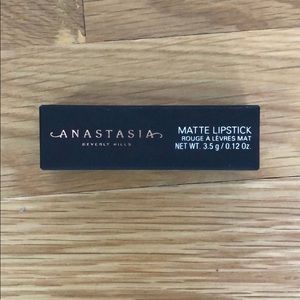 Anastasia Beverly Hills Matte Lipstick Soft Pink
